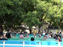 Xã Mỹ Đức khai mạc lớp dạy bơi phòng, chống đuối nước cho trẻ em năm 2026