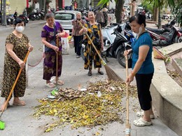 HỘI LHPN PHƯỜNG VĂN MIẾU - QUỐC TỬ GIÁM TUYÊN TRUYỀN VỆ SINH MÔI TRƯỜNG HƯỞNG ỨNG NGÀY MÔI TRƯỜNG THẾ GIỚI 5/6