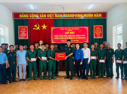 Đoàn công tác xã Ô Diên tổ chức thăm hỏi, động viên chiến sĩ mới nhập ngũ năm 2026