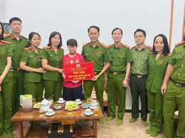 Công an phường Yên Sở lan tỏa yêu thương – tiếp sức, đồng hành, chắp cánh ước mơ cho em