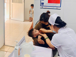 Hơn 3.000 trẻ em xã Ô Diên được uống Vitamin A miễn phí nhân Ngày Vi chất dinh dưỡng