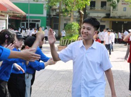 Kỳ thi vào lớp 10 THPT trên địa bàn phường Dương Nội diễn ra an toàn, nghiêm túc, đúng quy chế