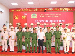 Công an xã Phú Nghĩa tổ chức chào cờ đầu tháng và công bố quyết định thăng cấp bậc hàm, nâng bậc lương năm 2026