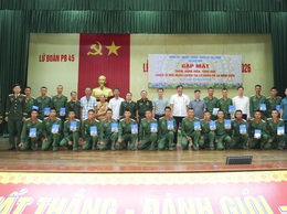Xã Gia Lâm thăm, động viên chiến sĩ mới tại Lữ đoàn Pháo binh 45