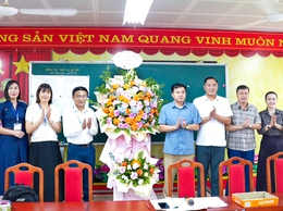 Lãnh đạo xã Thượng Phúc thăm, động viên Hội đồng coi thi và 581 thí sinh tại điểm thi Trường THPT Lý Tử Tấn