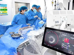 BVĐK Hà Đông làm chủ kỹ thuật siêu âm lòng mạch kết hợp quang phổ cận hồng ngoại hiện đại