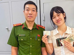 Công an phường Nghĩa Đô phối hợp trao trả tài sản thất lạc cho công dân