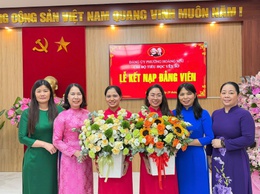 Chi bộ trường Tiểu học Yên Sở tổ chức lễ Kết nạp đảng viên mới