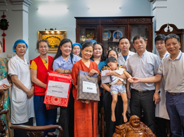 Phường Yên Hòa lan tỏa yêu thương tới trẻ em khuyết tật đặc biệt nặng nhân 