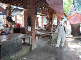 Triển khai công tác vệ sinh, khử trùng, tiêu độc và phun diệt ruồi sau tiêm phòng đại trà đợt 1 năm 2026