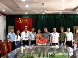 Chủ tịch UBND xã Mỹ Đức Nguyễn Quang Đường thăm hỏi, động viên 2 Điểm thi tốt nghiệp THPT năm 2026 trên địa bàn xã