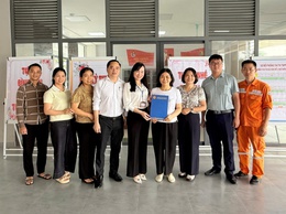 Xã Thiên Lộc tổ chức Đoàn đi kiểm tra cơ sở vật chất và tặng quà động viên 3 điểm thi tốt nghiệp THPT năm 2026 trên địa bàn xã.
