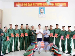 Lãnh đạo Phường Phú Thượng dự lễ tuyên thệ chiến sĩ mới năm 2026 tại Lữ đoàn Pháo binh 45 thuộc Bộ Tư lệnh Pháo binh - Tên lửa
