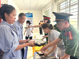 Lan tỏa yêu thương – Trao tặng 200 suất cơm miễn phí cho bệnh nhân tại Bệnh viện Đa khoa Quốc Oai