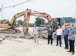 Lãnh đạo xã Chuyên Mỹ: Kiểm tra công tác di chuyển tháo dỡ công trình, tài sản bàn giao mặt bằng phục vụ thi công Dự án: Đường trục phía Nam tỉnh Hà Tây (đoạn qua địa bàn xã Chuyên Mỹ