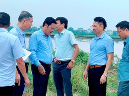 ĐOÀN CÔNG TÁC SỞ NÔNG NGHIỆP VÀ MÔI TRƯỜNG HÀ NỘI LÀM VIỆC, KIỂM TRA THỰC ĐỊA VỀ PHƯƠNG ÁN BỐ TRÍ CƠ SỞ GIẾT MỔ TẬP TRUNG TẠI XÃ PHÚC SƠN