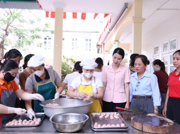 UB MTTQ và các đoàn thể xã Vân Đình: hỗ trợ hơn 300 suất cơm miễn phí tiếp sức thí sinh tại điểm thi Vân Đình