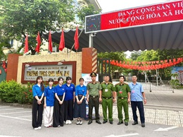 Công an phường Yên Sở phối hợp với Đoàn phường Yên Sở ra quân tiếp sức, bảo vệ kỳ thi tốt nghiệp trung học phổ thông năm 2026