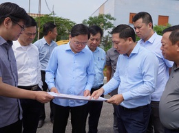 CHỦ TỊCH TỔNG LIÊN ĐOÀN LAO ĐỘNG VIỆT NAM KHẢO SÁT TÌNH HÌNH TRIỂN KHAI CÁC DỰ ÁN NHÀ Ở XÃ HỘI TẠI XÃ QUANG MINH