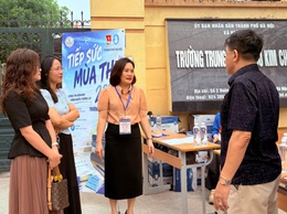 Đồng Thị Nga - UVBTV, Phó Chủ tịch UBND xã kiểm tra các điểm thi THPT trên địa bàn ngay đầu giờ sáng môn thi đầu tiên