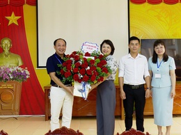 Lãnh đạo Uỷ ban MTTQ xã Ứng Hòa thăm, động viên các điểm thi và kiểm tra công tác tiếp sức mùa thi năm 2026