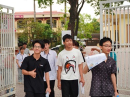 Các thí sinh phường Chương Mỹ hoàn thành môn thi đầu tiên của kỳ thi tốt nghiệp THPT năm 2026