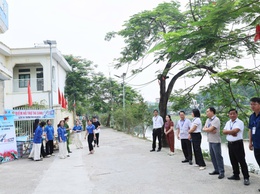 Hơn 500 thí sinh tại điểm thi THCS Quảng Bị tự tin bước vào ngày thi đầu tiên Kỳ thi tốt nghiệp THPT năm 2026
