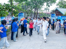 455 thí sinh tự tin bước vào ngày thi đầu tiên Kỳ thi tốt nghiệp THPT năm 2026 tại điểm thi Trường THPT Trần Đăng Ninh