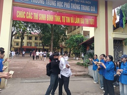 TRUNG GIÃ: NGÀY THI ĐẦU TIÊN DIỄN RA AN TOÀN, NGHIÊM TÚC