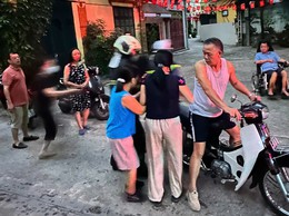 Kịp thời giải cứu 4 người mắc kẹt trong đám cháy nhà dân lúc rạng sáng