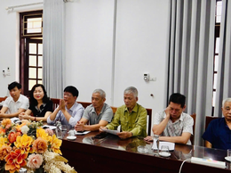 Trung tâm Khuyến nông Hà Nội tổ chức tập huấn chuyển giao tiến bộ kỹ thuật trồng và chăm sóc cây bưởi Diễn cho nông dân xã Ô Diên