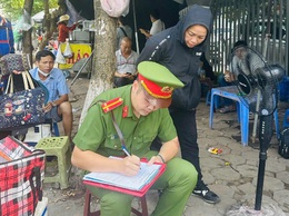 Công an phường Yên Sở tăng cường công tác tuyên truyền, vận động nhân dân không lấn chiếm vỉa hè, lòng đường