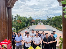 Hành trình về nguồn tri ân các Anh hùng liệt sĩ của xã Minh Châu
