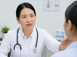 Nhận biết sớm và phòng ngừa say nắng, sốc nhiệt, mất nước trong mùa nắng nóng