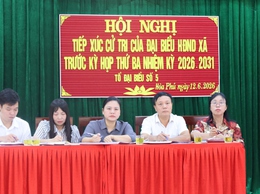 Tổ đại biểu HĐND số 5 tiếp xúc cử tri tại Nhà văn hóa thôn Phụ Chính