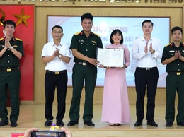 KẾT NGHĨA THẮT CHẶT TÌNH QUÂN DÂN GIỮA BAN CHỈ HUY QUÂN SỰ XÃ VÀ TRƯỜNG MẦM NON XUÂN DƯƠNG