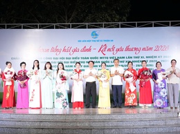 Ấn tượng Liên hoan Tiếng hát Gia đình - Kết nối yêu thương năm 2026 xã Thuận An