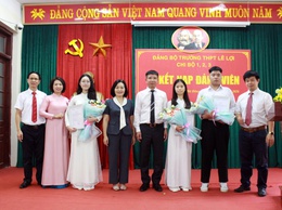 Đảng bộ Trường THPT Lê Lợi kết nạp 9 đảng viên mới
