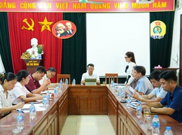 ĐOÀN KIỂM TRA BAN CHỈ ĐẠO THỰC HIỆN QUY CHẾ DÂN CHỦ XÃ QUỐC OAI KIỂM TRA VIỆC THỰC HIỆN QUY CHẾ DÂN CHỦ TẠI BAN QUẢN LÝ DỰ ÁN ĐẦU TƯ - HẠ TẦNG XÃ
