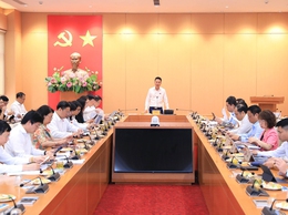 Đại biểu thảo luận tại tổ về các nhóm dự thảo nghị quyết về lĩnh vực kinh tế - ngân sách, văn hóa - xã hội