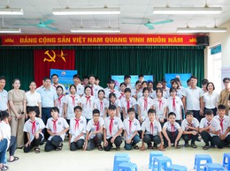 Hơn 100 học sinh trường THCS Quất Động được trang bị kỹ năng bảo vệ trẻ em trên không gian mạng