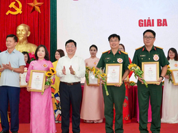 CÔ GIÁO HOÀNG THỊ THU HÀ - HIỆU TRƯỞNG TRƯỜNG TIỂU HỌC NGÔ THÌ NHẬM XUẤT SẮC ĐẠT GIẢI BA SƠ KHẢO HỘI THI 