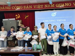 TRAO 30 SUẤT QUÀ CHO PHỤ NỮ KHÓ KHĂN TRÊN ĐỊA BÀN PHƯỜNG VĂN MIẾU - QUỐC TỬ GIÁM 