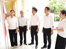 Lãnh đạo xã kiểm tra đánh giá tiến độ thực hiện lấy ý kiến nhân dân về Đề án sắp xếp, tổ chức lại thôn trên địa bàn xã