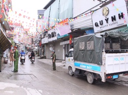 Công an xã Phú Nghĩa tiếp tục thực hiện giải quyết điểm nghẽn trật tự đô thị, trật tự công cộng tại chợ Trường Yên