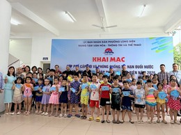 Phường Long Biên khai mạc lớp phổ cập bơi và phòng chống tai nạn đuối nước cho học sinh năm 2026