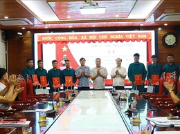 Xã Mỹ Đức 8 công dân hoàn thành thực hiện nghĩa vụ quân sự tại ngũ trong thời bình và kết nạp 8 dân quân thường trực năm 2026