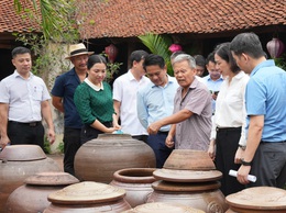 PHÓ CHỦ TỊCH UBND THÀNH PHỐ HÀ NỘI KHẢO SÁT CÔNG TÁC QUẢN LÝ, BẢO TỒN, TÔN TẠO VÀ PHÁT HUY GIÁ TRỊ DI TÍCH LÀNG CỔ Ở ĐƯỜNG LÂM