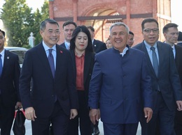 Thủ tướng Lê Minh Hưng gặp Người đứng đầu Cộng hòa Tatarstan (Liên bang Nga)