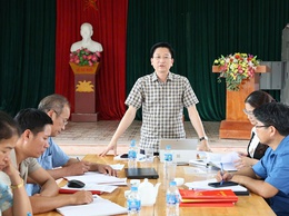 Đoàn công tác của Đảng ủy đã kiểm tra tại thôn Tiến Tiên